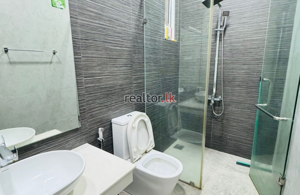 Three Bed For Rent At Melbourne Ave Colombo 04