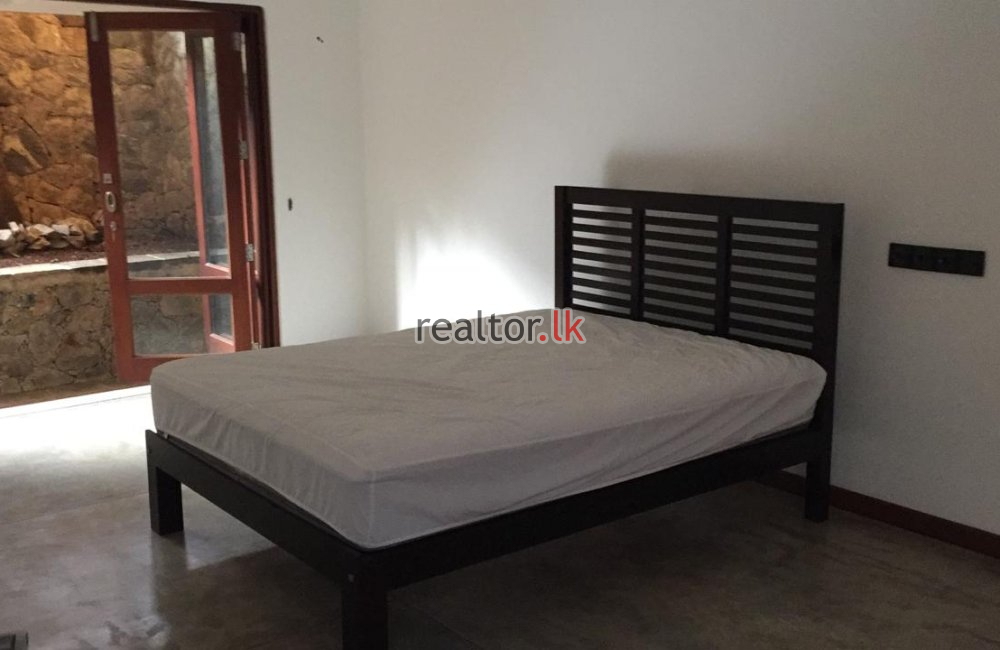 Luxury House For Rent Off Akuregoda Rd Pelawatta