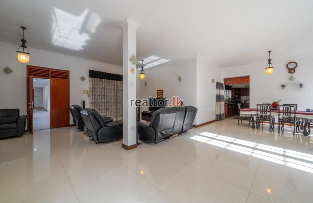 House For Sale In Woodland Avenue Nugegoda