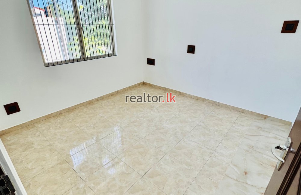 House For Rent At Main Road Battaramulla