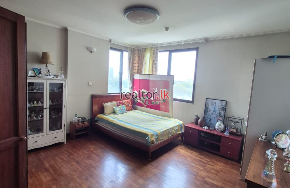 Four Bed For Sale In Royal Park Condominium