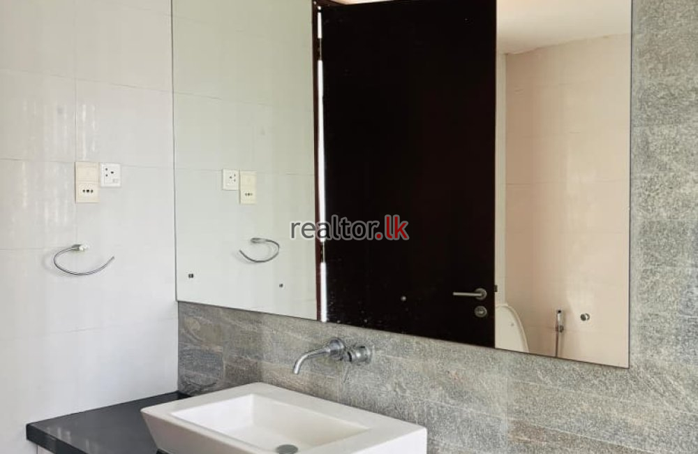 2 Bedrooms Apartment for Rent in Emperor
