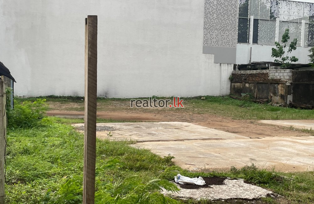 Land For Sale At De Vos Avenue Bambalapitiya