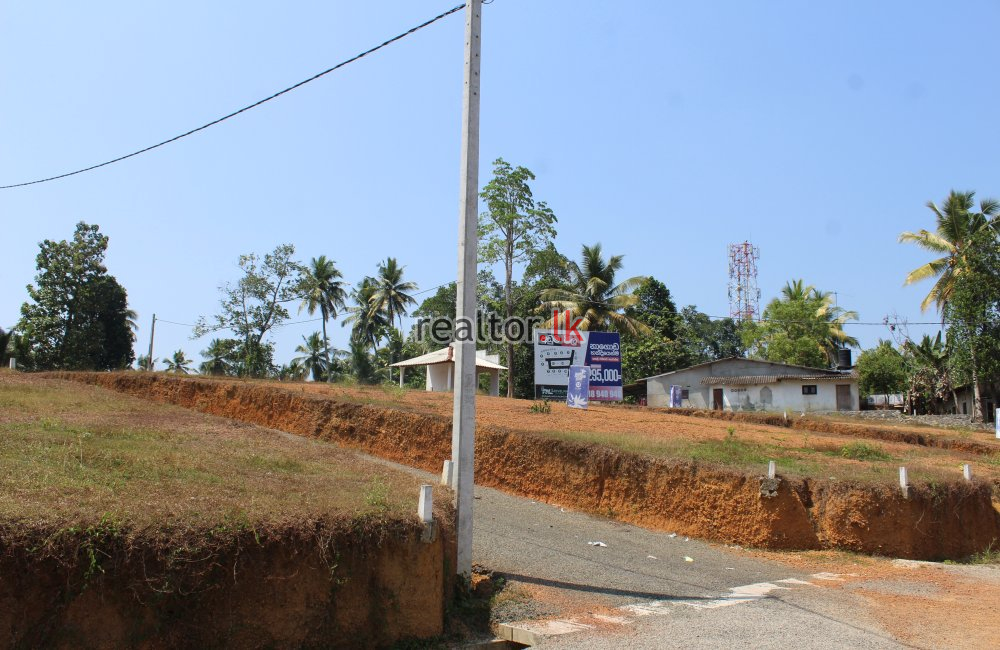 Land available for sale at Katukurunda