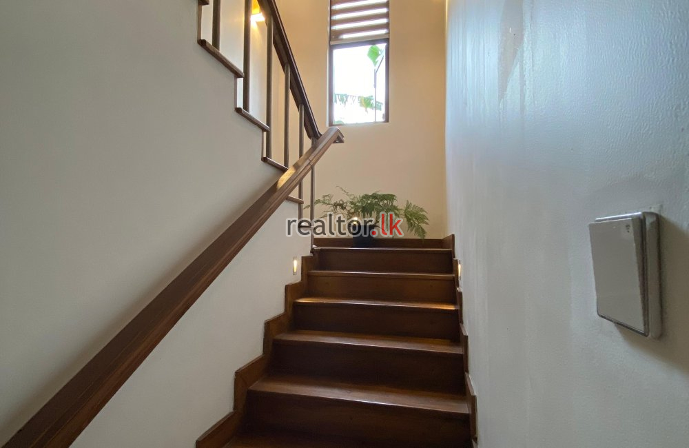 Luxury House For Sale In Nawala Koswatte