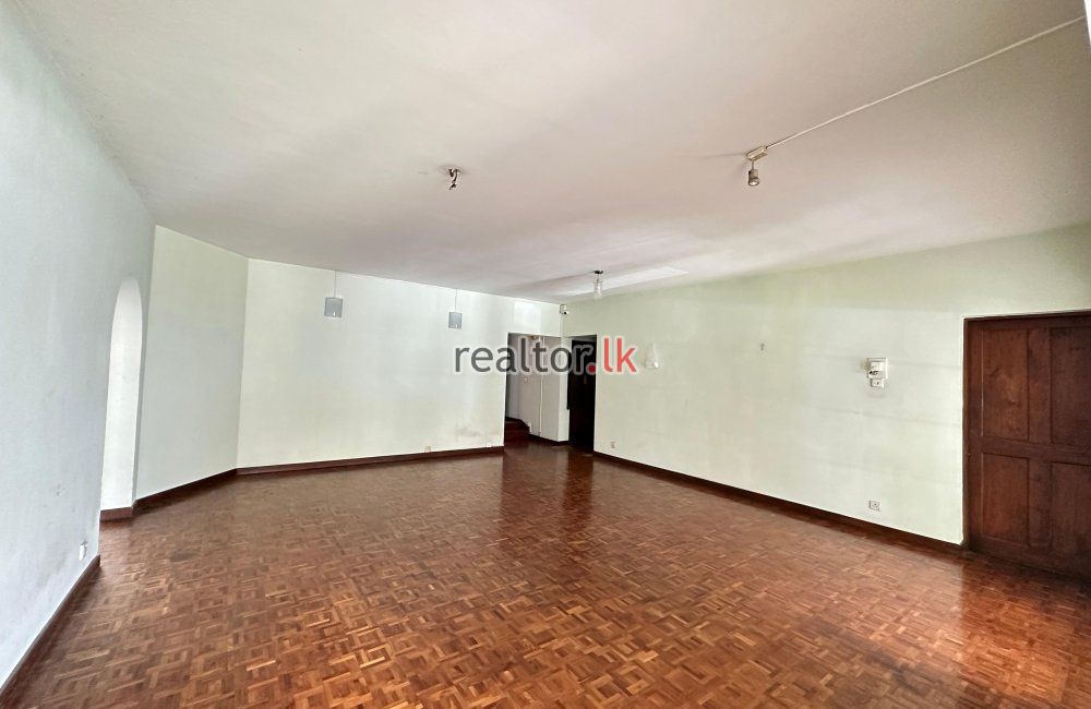 Land For Sale In Colombo 07 With A House
