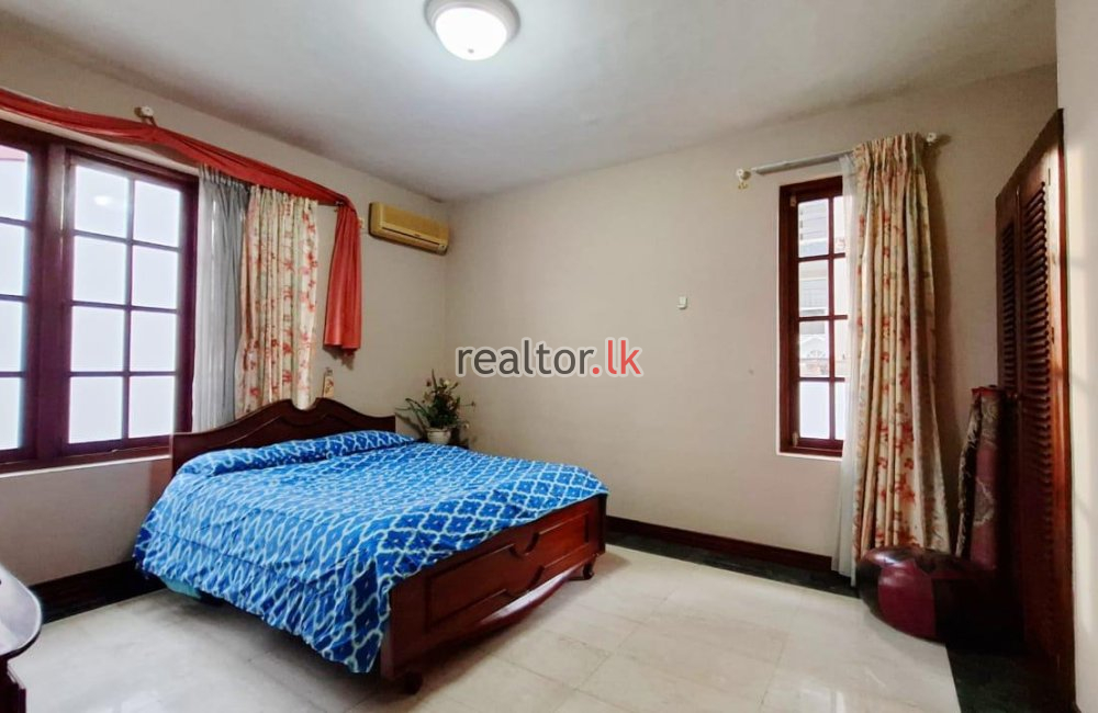 House For Sale In Barnes Place Colombo 07