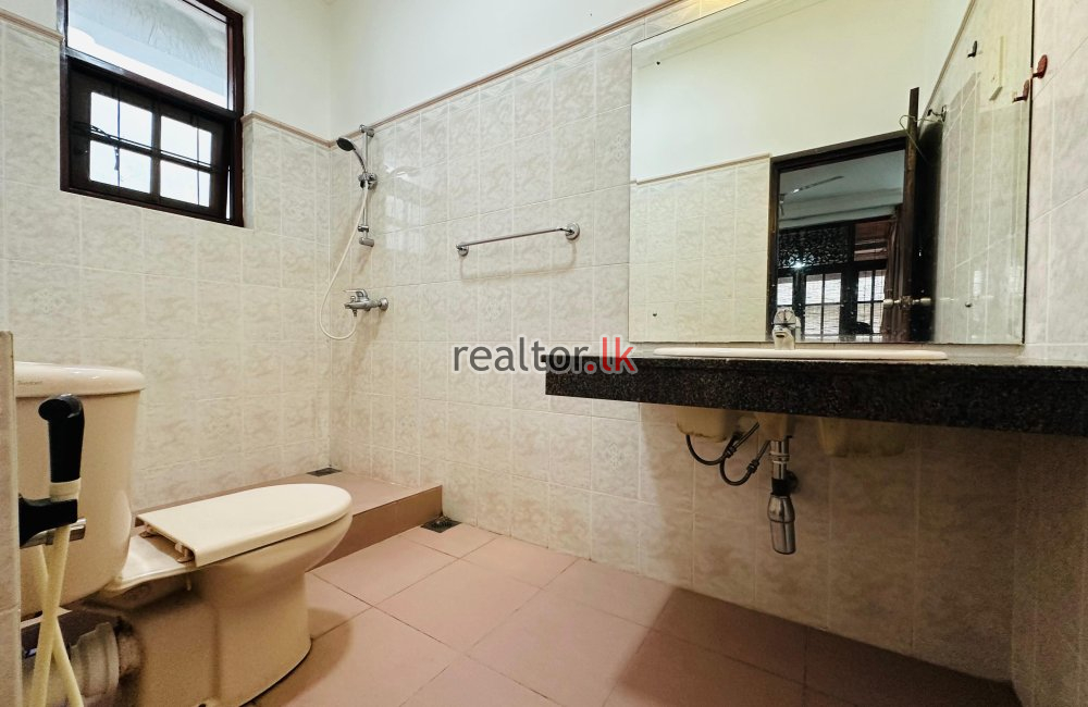 Five Bed House For Rent In Colombo 05