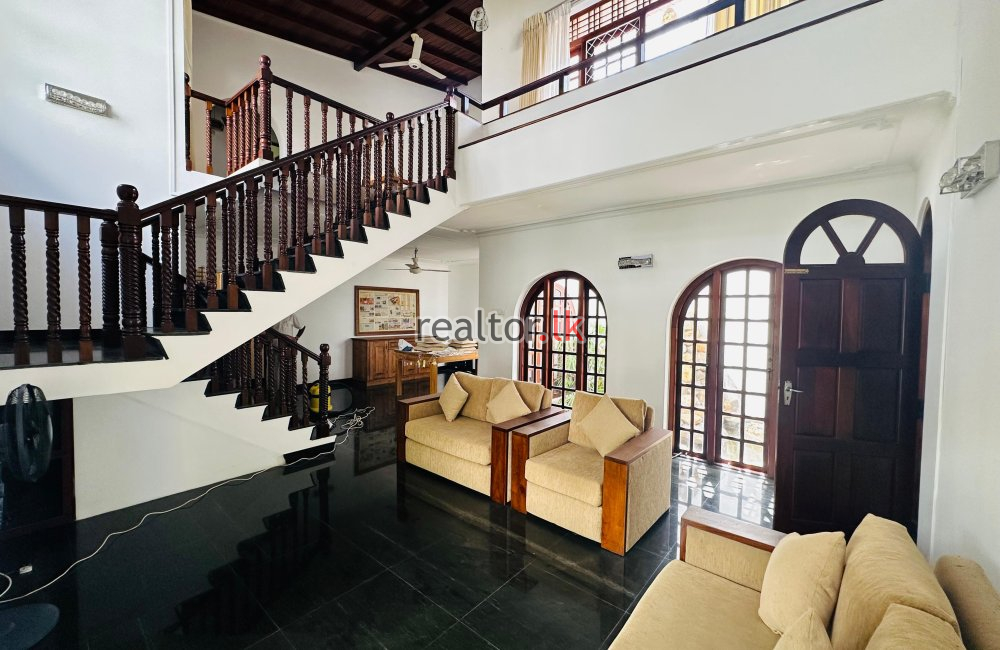 House For Rent In Colombo 07 With Large Garden
