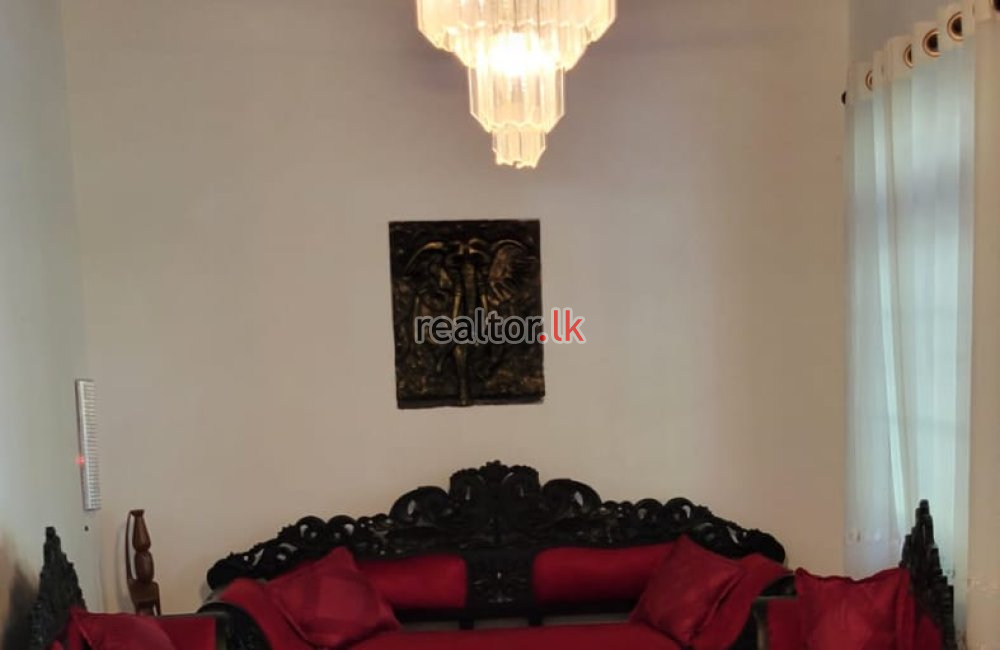 Colonial Type House For Sale At Heenpendala Galle