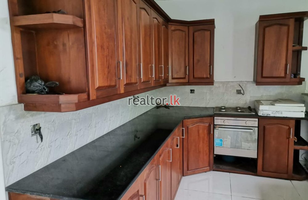 Twin House For Rent In Bullers Lane Colombo 07