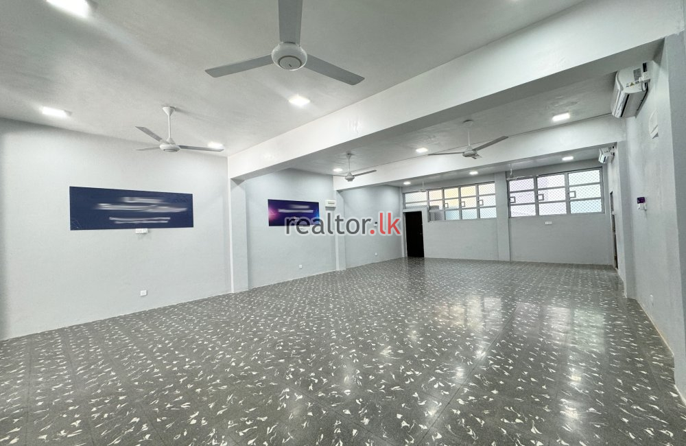 Showroom Space At Bauddhaloka Mw Bambalapitiya