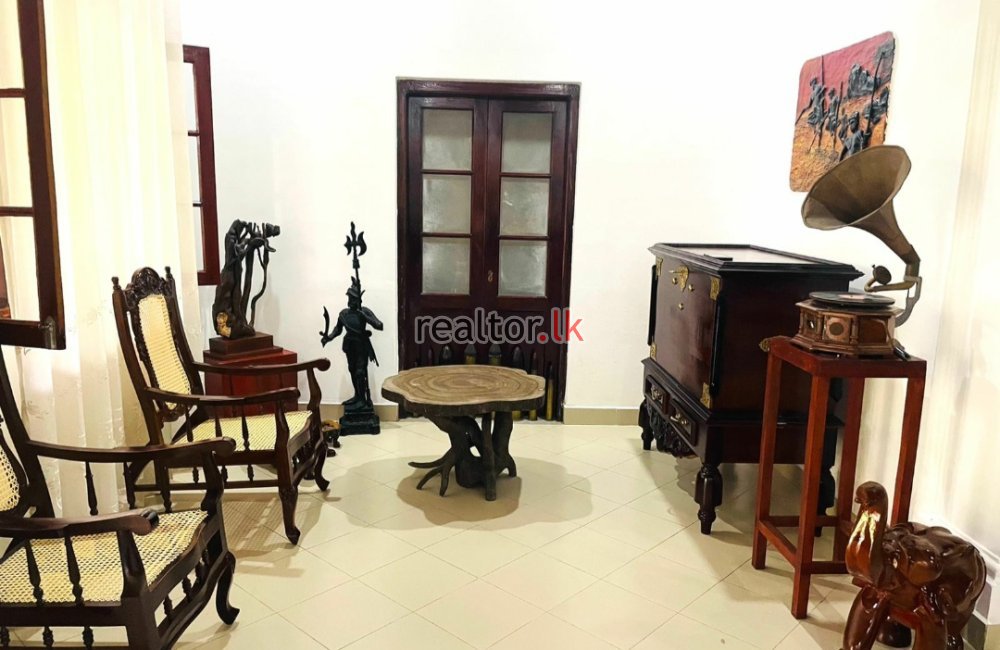 Colonial Type House For Sale At Heenpendala Galle