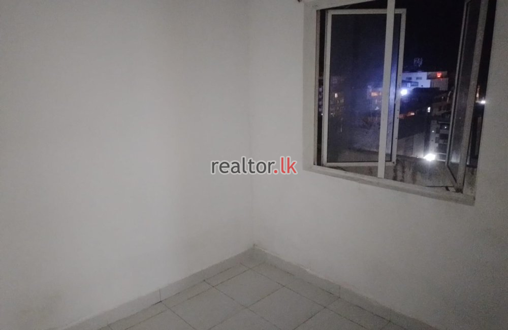 Colombo 2 Unfurnished Apartment for Rent