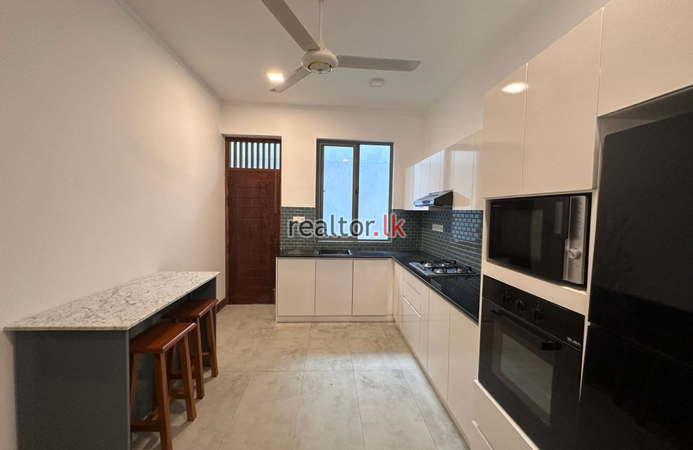 Luxury Golf View House For Rent In Colombo 08