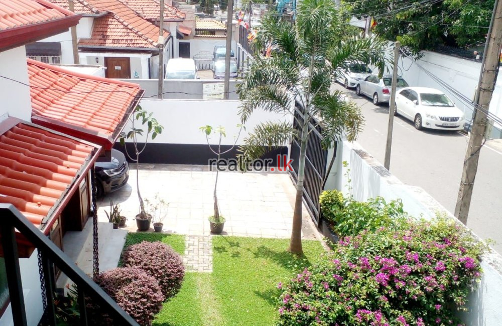 Two Storied House For Rent In Colombo 04
