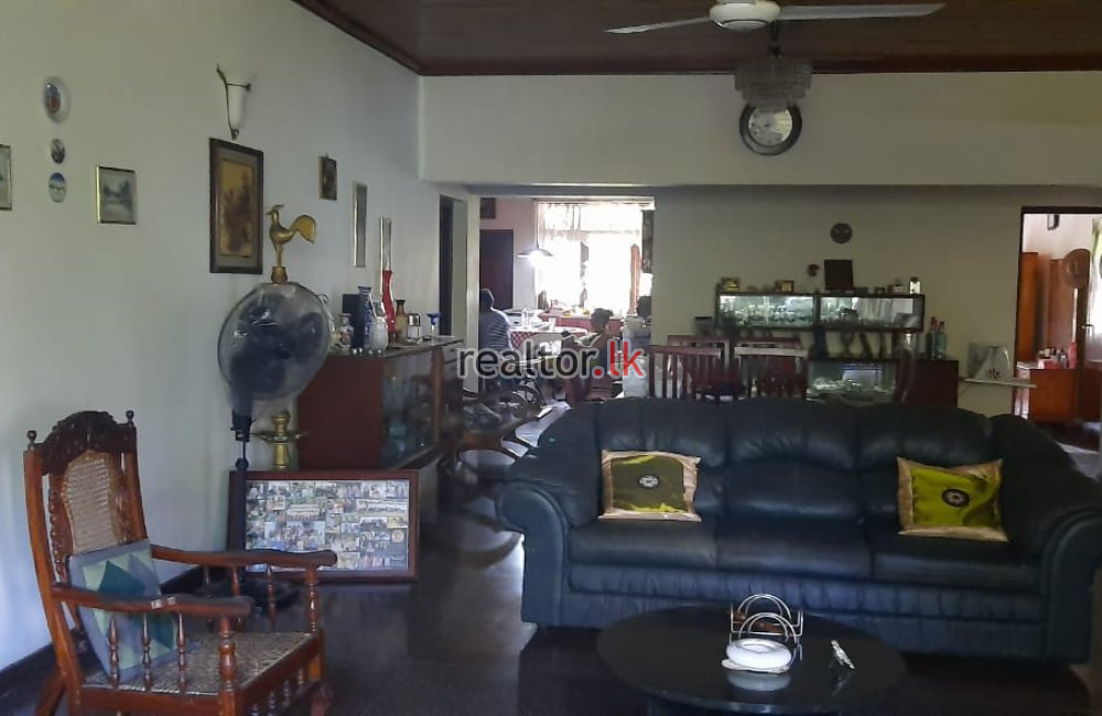 House For Sale At Parliament Rd Battaramulla