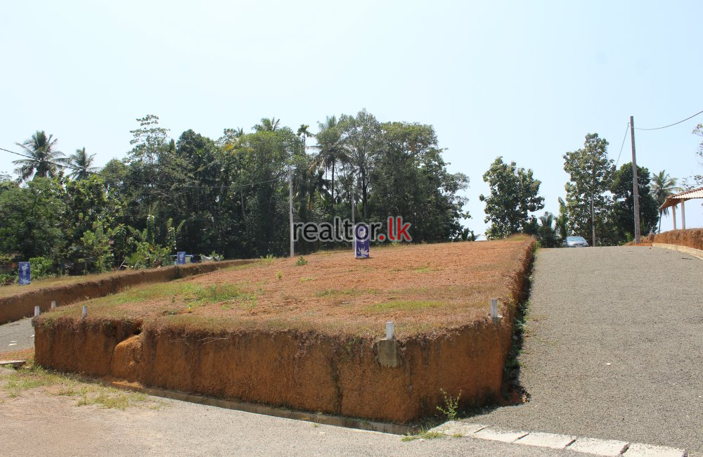 Land available for sale at Katukurunda