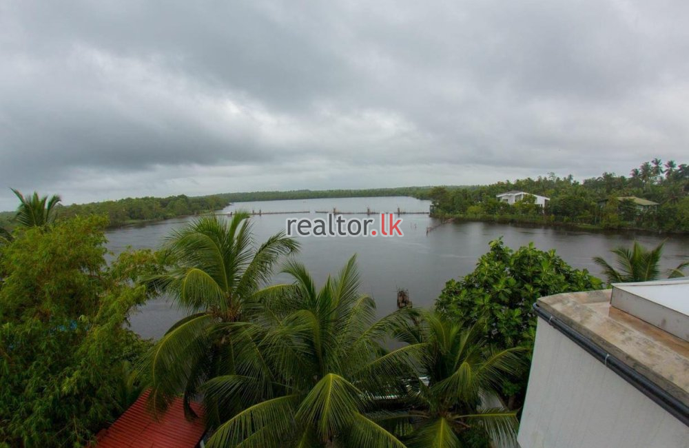 Lakefront House For Sale In Bolgoda
