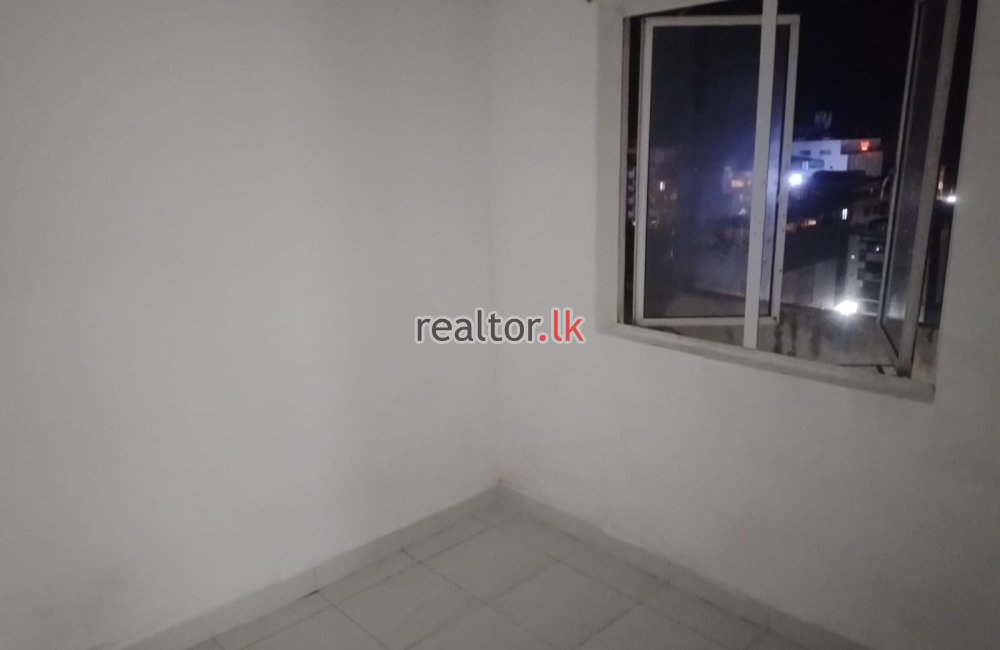 Colombo 2 Unfurnished Apartment for Rent