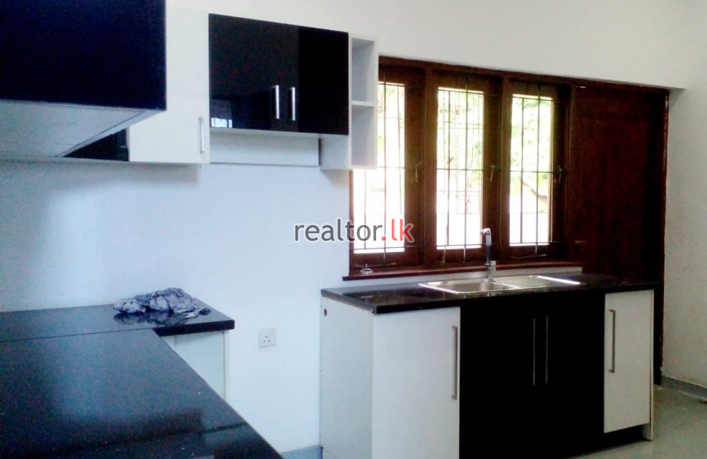 Two Storied House For Rent In Colombo 04