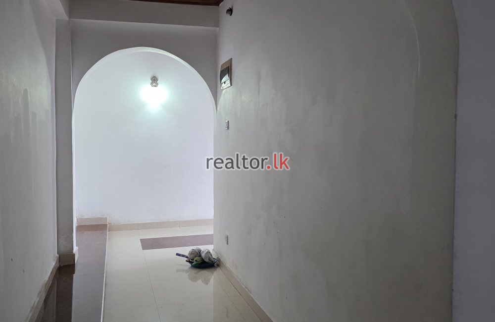 Unfurnished Apartment for Rent in Kalubowila