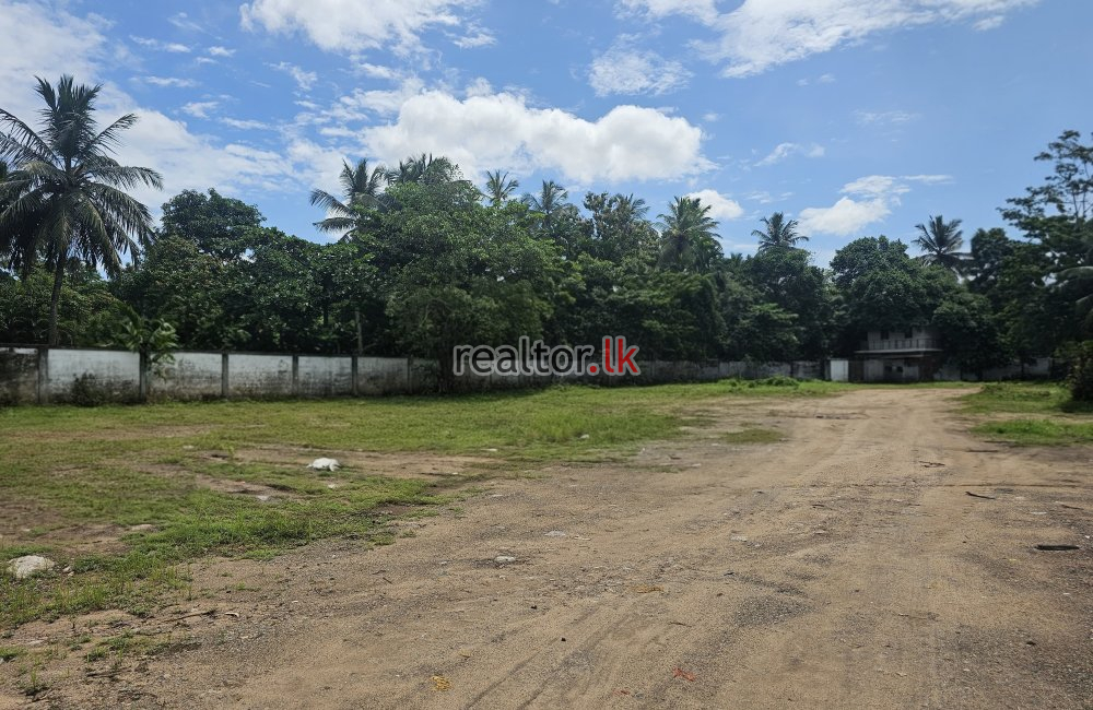 Land For Sale At Awissawella Rd Kaduwela