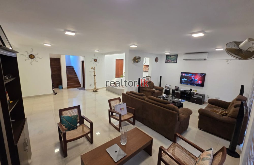 Luxury House For Sale In Nawala Koswatte
