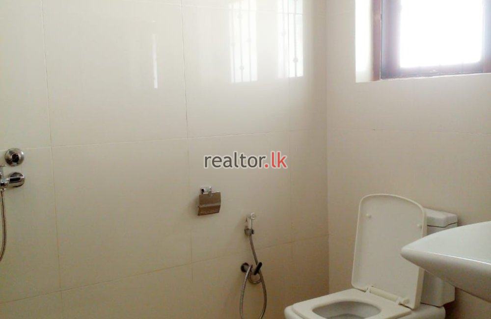 Two Storied House For Rent In Colombo 04
