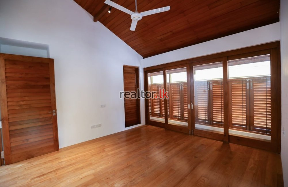 Sarana Road House For Rent