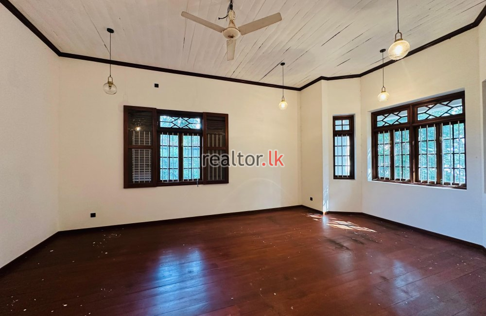 Grand Colonial House For Rent In Colombo 03