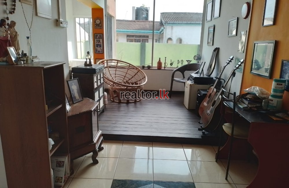 Three Story House In Nandimithra Pl Colombo 06