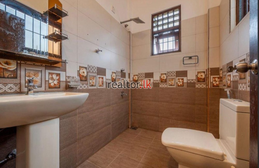 House For Sale In Thalapathpitiya Nugegoda