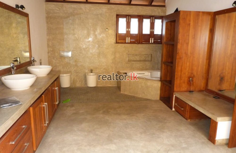 Luxury House For Rent Off Akuregoda Rd Pelawatta