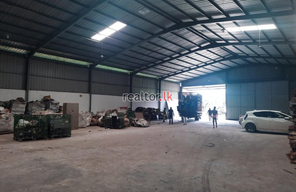 13500 SQFT Warehouse At Hunupitiya Rd Wattala