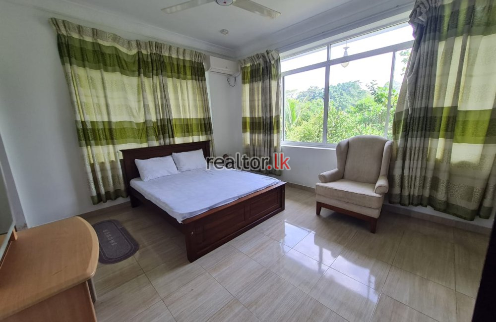 Villa For Rent At Lake Road Pelawatta
