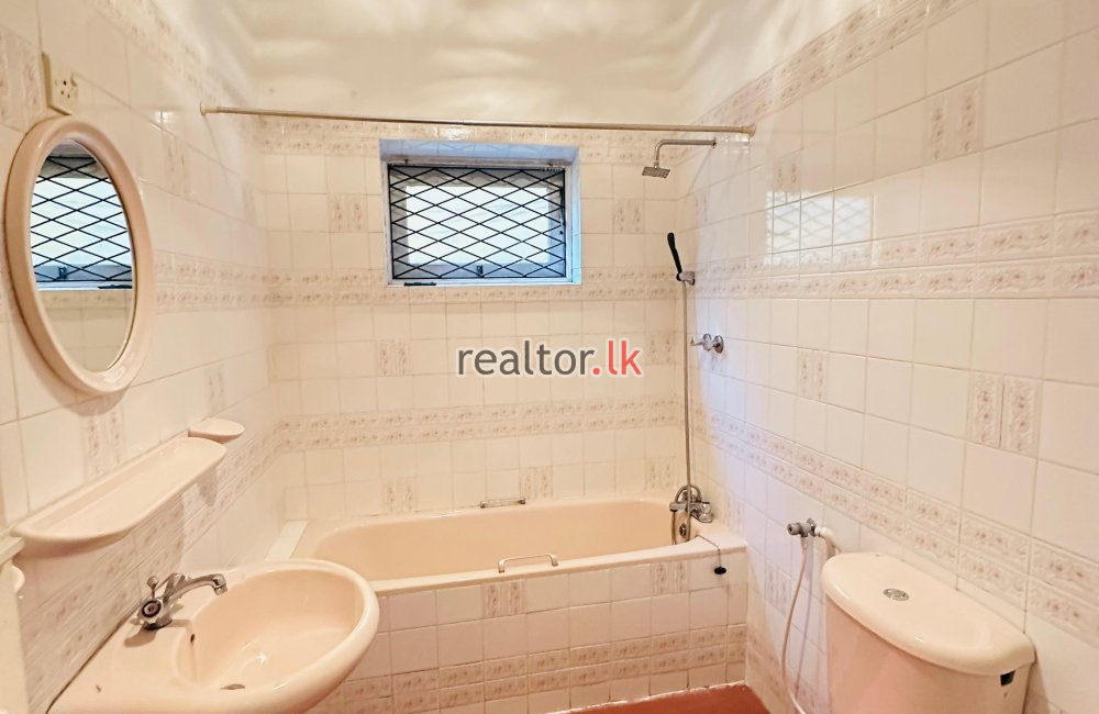 Three Bed Apartment For Rent In Colombo 05