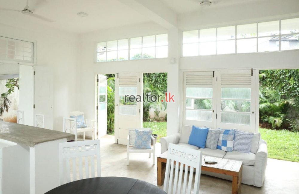 Characteristics House For Rent In Colombo 08