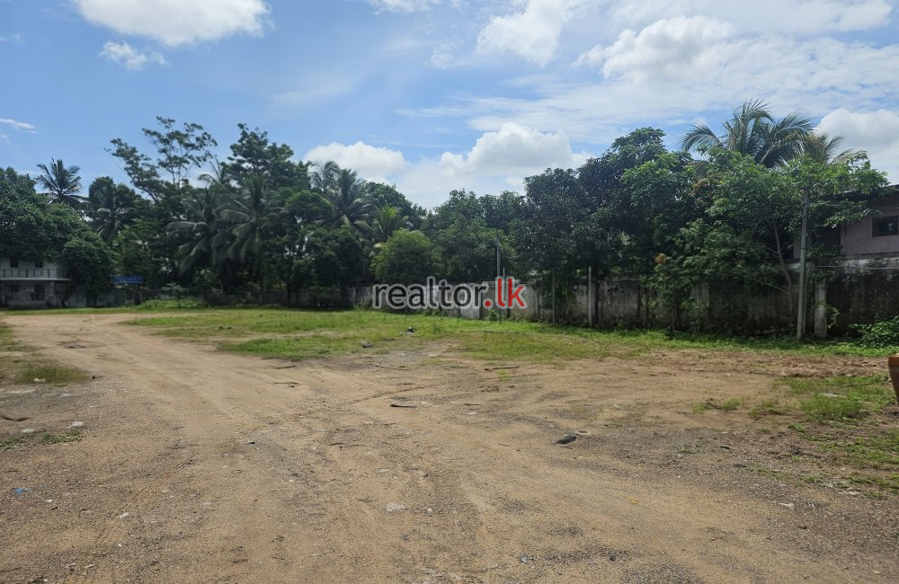 Land For Sale At Awissawella Rd Kaduwela
