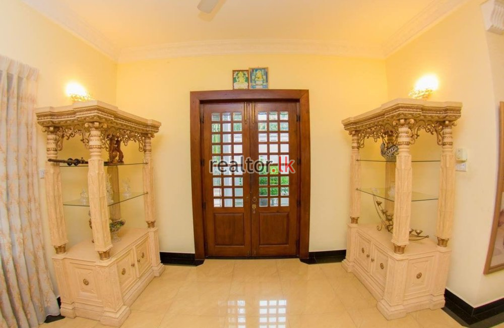 Lakefront House For Sale In Bolgoda