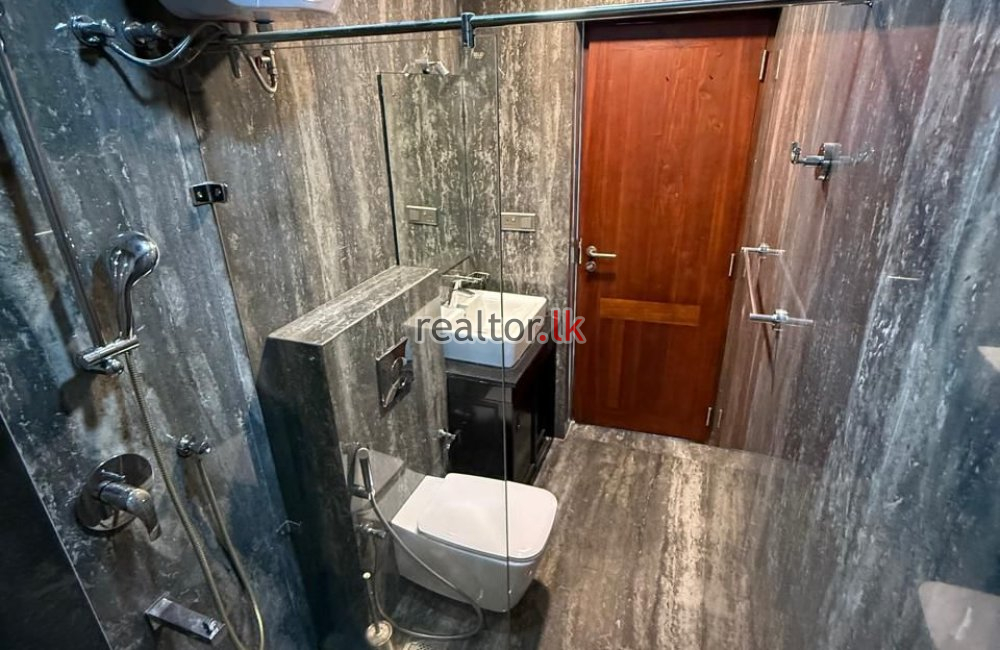 Four Bed Duplex In Park Heights Colombo 05
