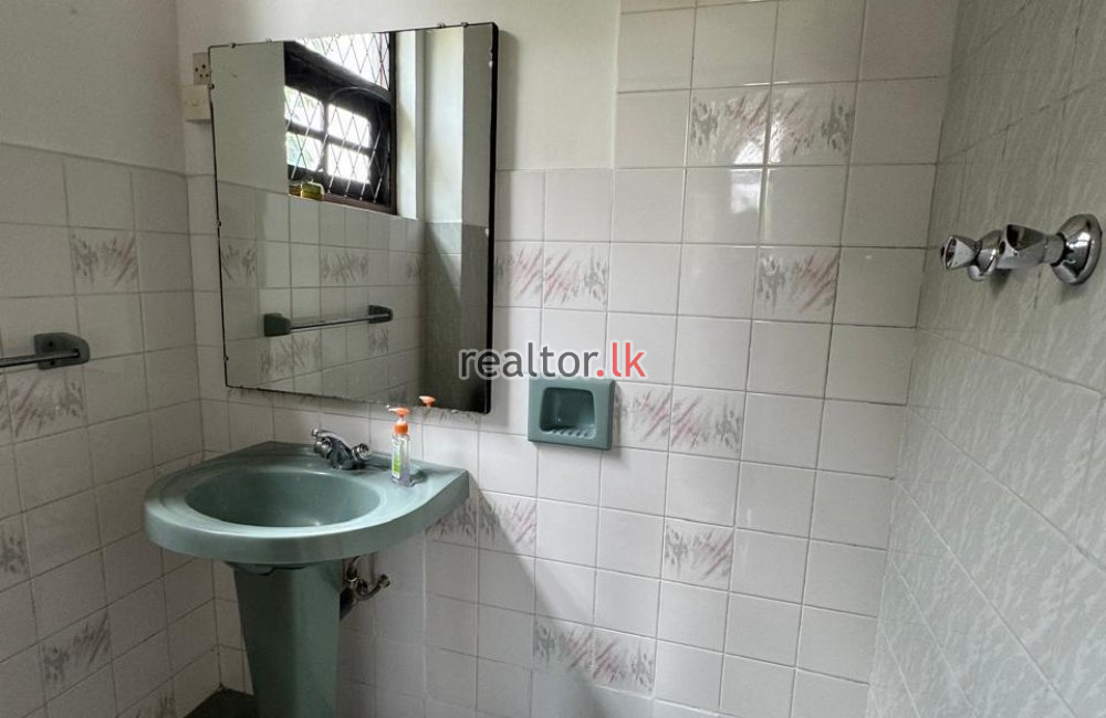 Two Story House In Rampart Rd Ethul Kotte