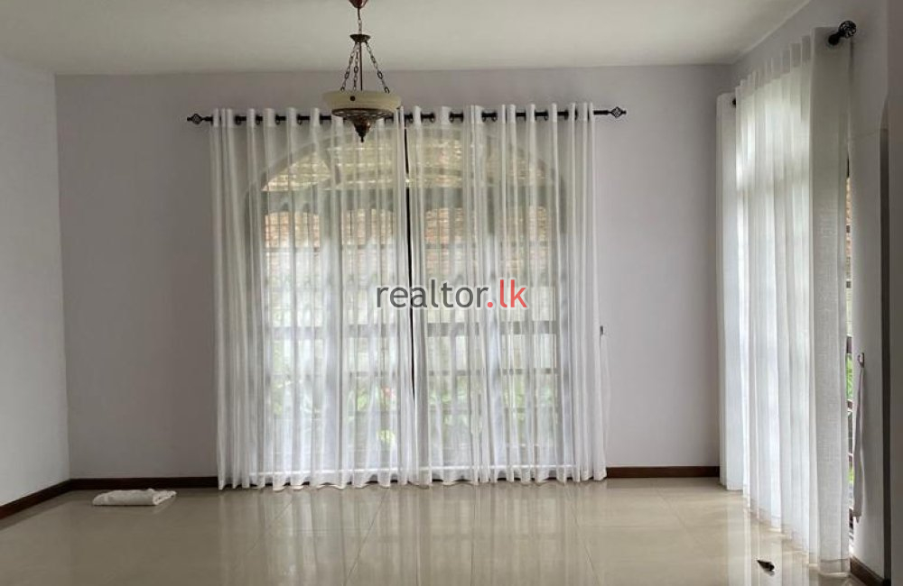 Spacious Five Bed House For Sale Nawala Koswatta