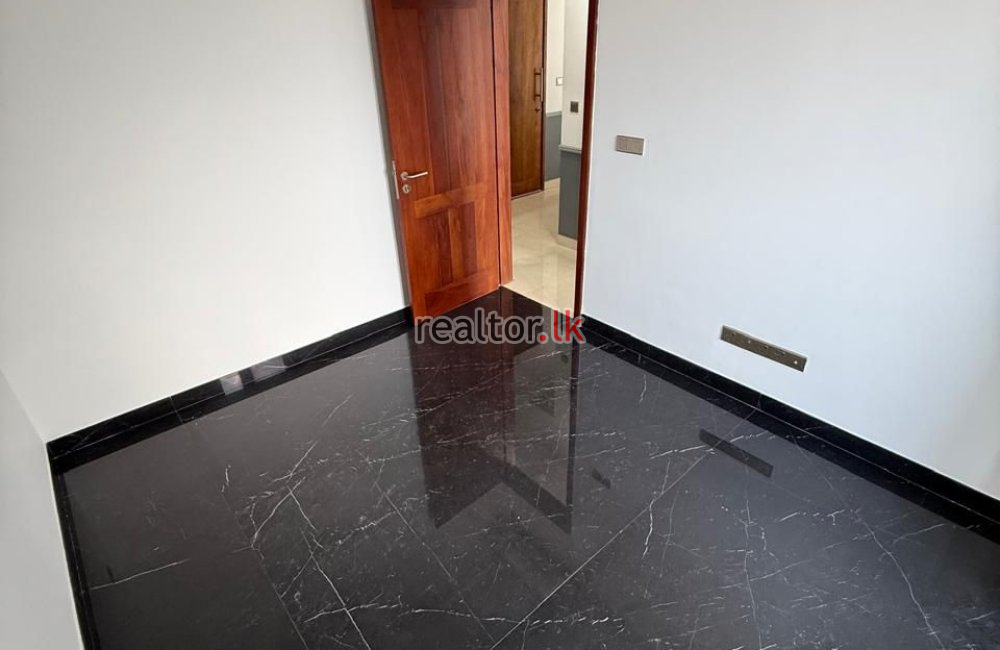 Four Bed Duplex In Park Heights Colombo 05