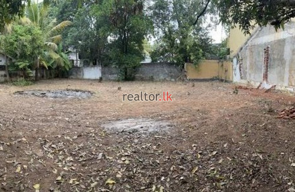 Land For Sale In 3rd Lane D M Colombage Mawatha