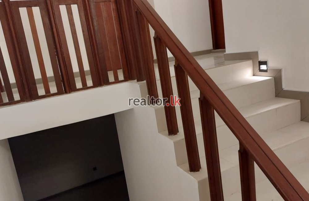 House For Rent At Bullers Rd Colombo