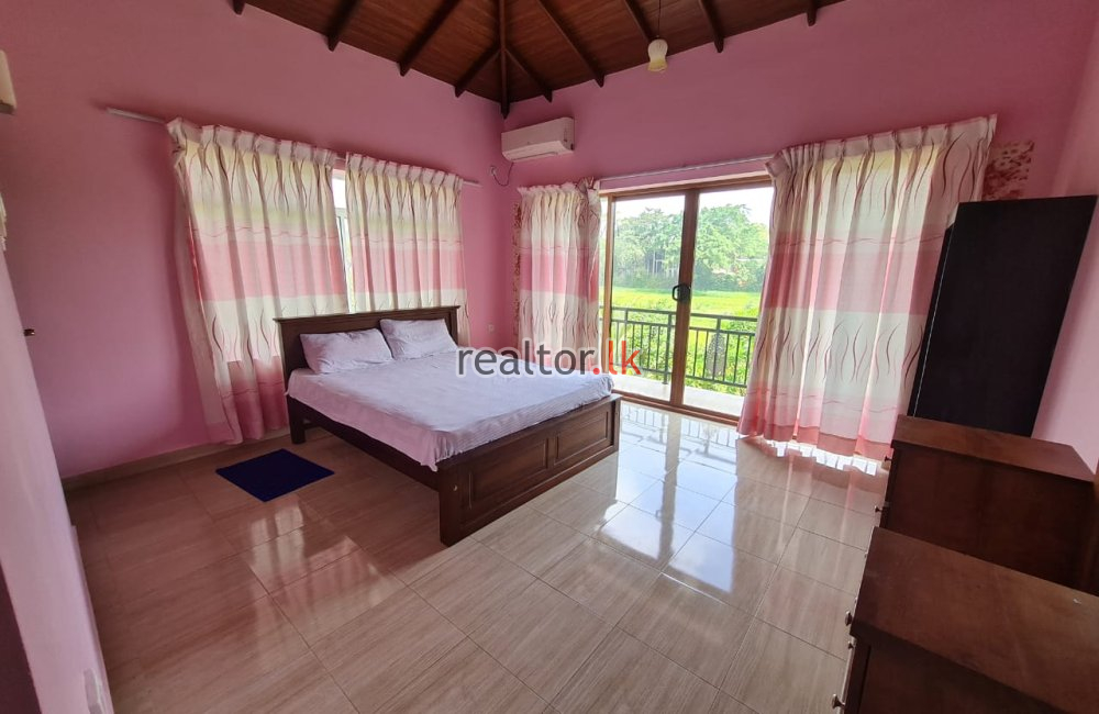 Villa For Rent At Lake Road Pelawatta