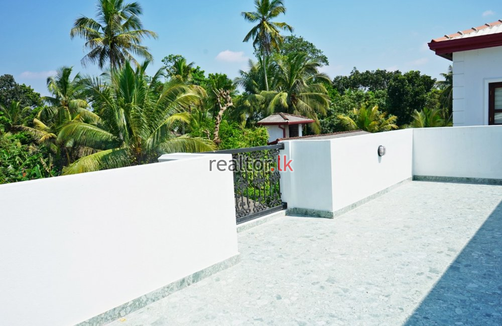 Madapatha Road House For Sale