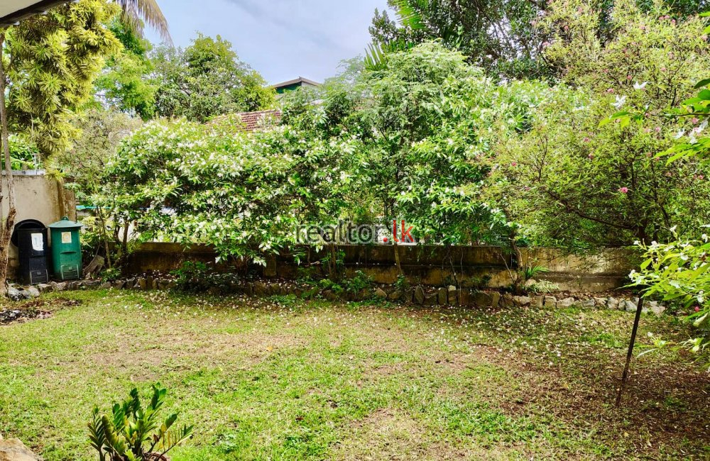 House For Sale At Nandimithra Place Colombo 06