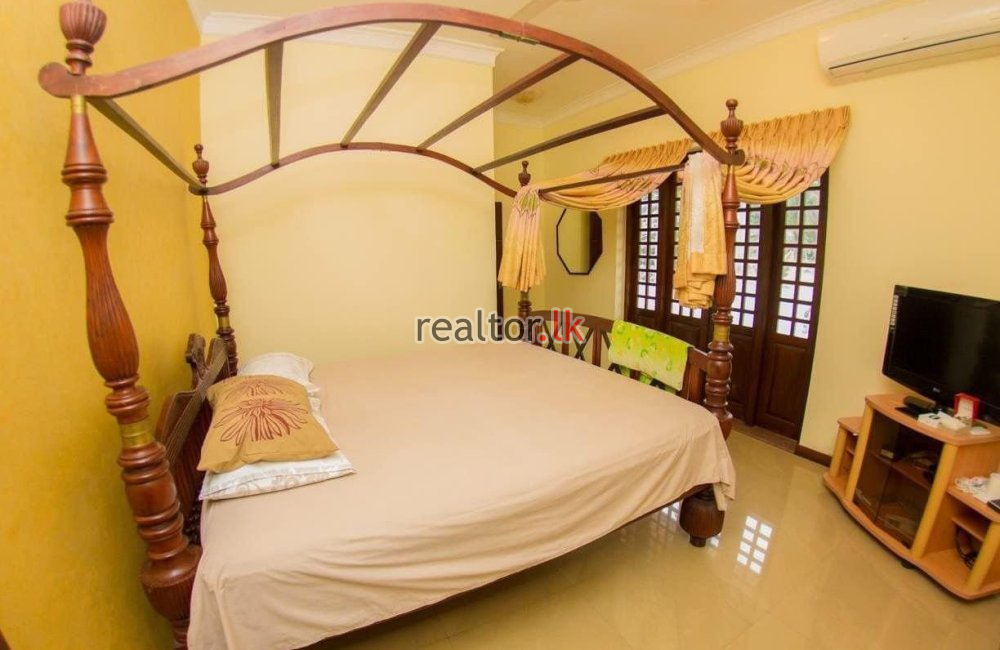 Lakefront House For Sale In Bolgoda
